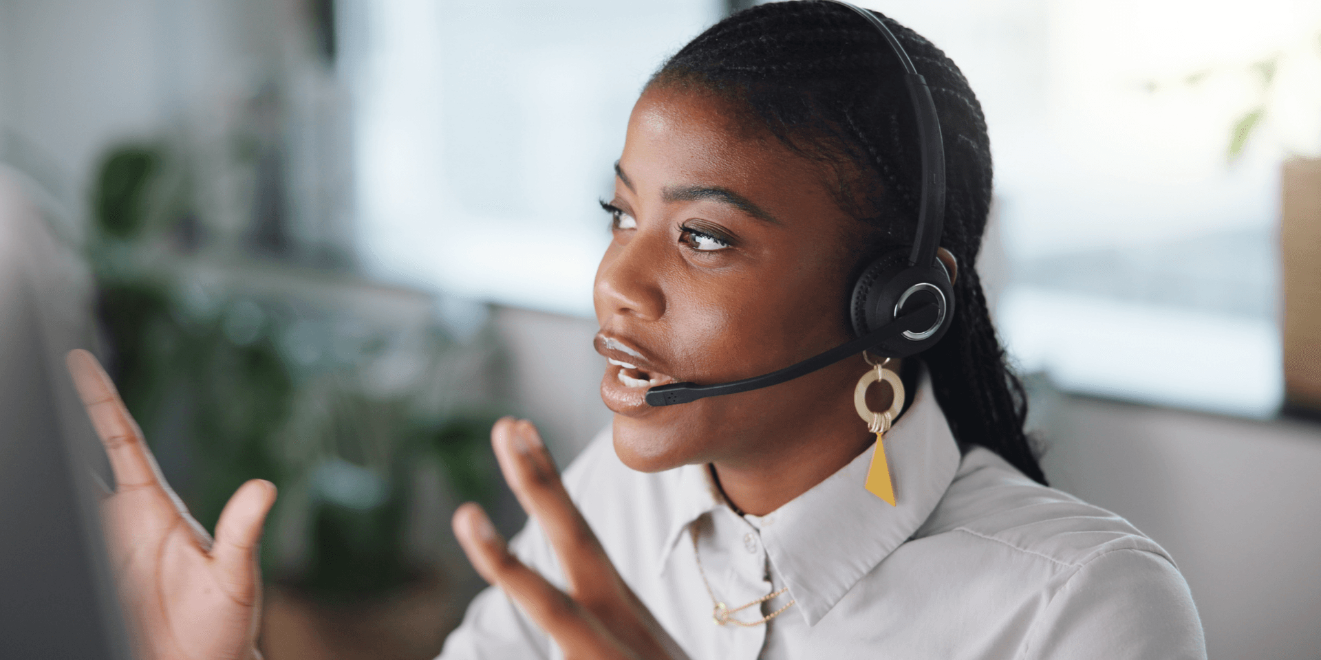 Support specialist on a headset advising a client — expert guidance and strategic advisory